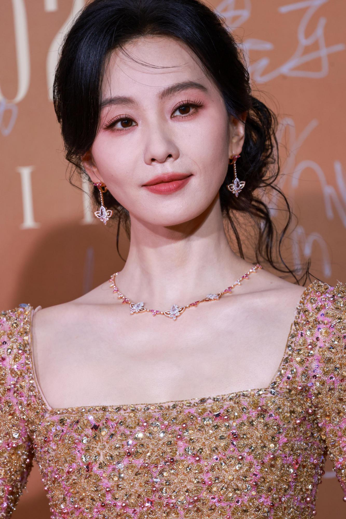 刘诗诗现场生图脸部近照皱纹显现[2]